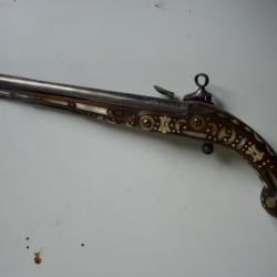 Ancien pistolet silex du Caucase décoré, Platine à la miquelet.