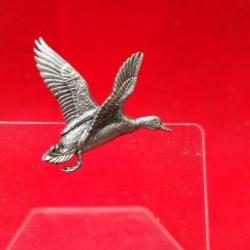Chasse-Insigne d'occasion en métal représentant un canard en vol