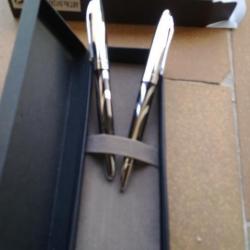 OUI ! parure de 2 stylos chro/noir/ métal neuf + sa boite marque picolen mitsubishi  !