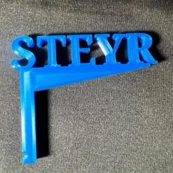 drapeau de sécurité de couleur bleu à l'effigie de la marque Steyr