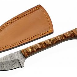 Couteau Skinner Damas 256 Couches Prideful Fang Caper Manche Bois Pakkawwod Brown Etui Cuir DM1320BR