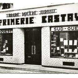 CP - Air-sur-Adour (40) Nouvelle façade de la Librairie-Papeterie-Imprimerie CASTAY - Rue Carnot