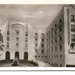 1953 - Carte postale - DAX (40) - La cour du Splendid (M.Pomade, Architecte, Dax)