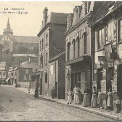 Carte postale ancienne - EU (76) La Chaussée de Picardie, l'Eglise (Rue Charles Morin aujourd'hui)
