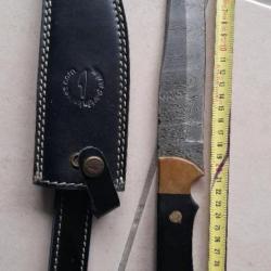 Couteau neuf droit fixe 33cm, lame de 20cm.