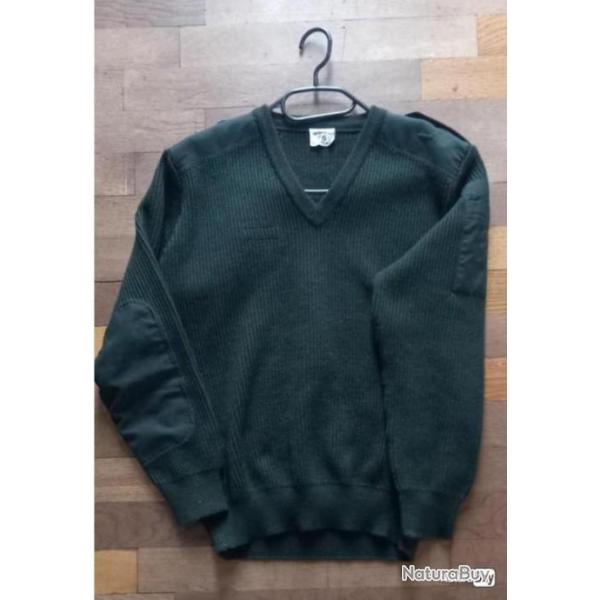 Pull militaire col V taille 96 (M)