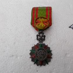 médaille d'officier du NICHAR EL IFTIKAR ,tres bon état