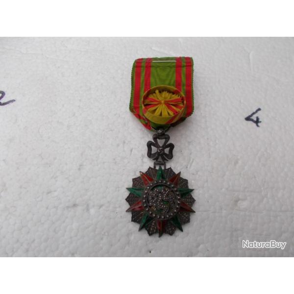 mdaille d'officier du NICHAR EL IFTIKAR ,tres bon tat