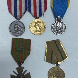 Lot de 5 médailles civiles et militaires