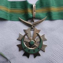 très belle médaille décoration commandeur de l'ordre du Croissant vert