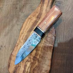 Couteau fixe artisanal forgé buffle cuivre et bois de rose