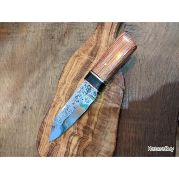 Couteau fixe artisanal forg buffle cuivre et bois de rose