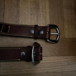 Deux ceintures avec cartouchières et 1holster neuf en cuir Brun sans cartouches