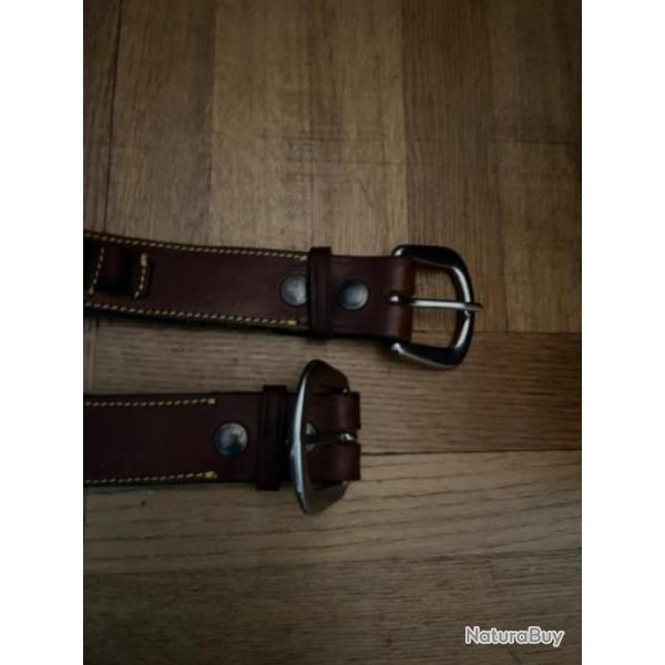 Deux ceintures avec cartouchires et 1holster neuf en cuir Brun sans cartouches