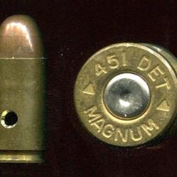 .451 DETONIC MAGNUM - RARE - marquage : .451 DET ^ MAGNUM ^ -  &eacute;tui laiton de 24 mm