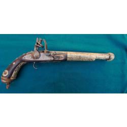 Pistolet de traite    début XX -ème  à Silex pour garniture ou à restaurer