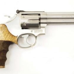 Revolver smith et wesson 648  inox calibre  22 magum  6 pouces detente et chien large