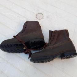 PAIRE DE CHAUSSURES ARMEE SUISSE.POINTURE EN 40