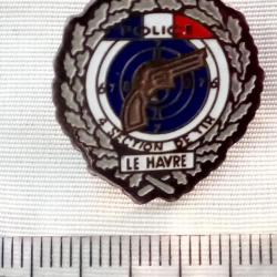 pin's fond bleu  et lauriers argentés  police nationale LE HAVRE 4 -ème section de tir