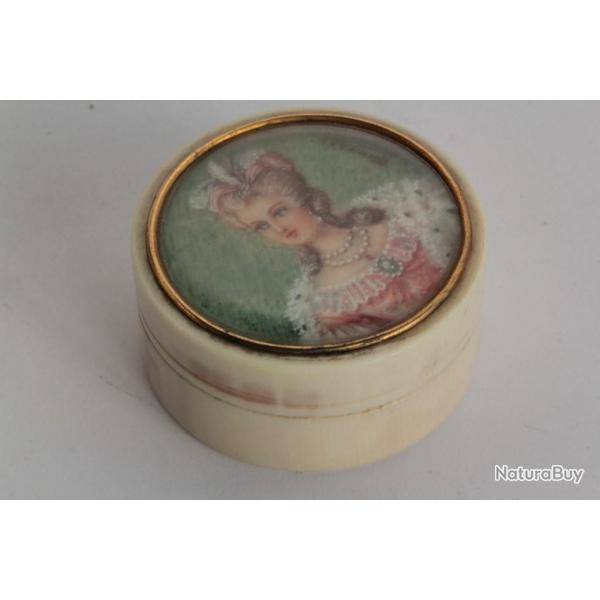 Ancienne Boite Peinture miniature portrait femme Muguet de Molinard