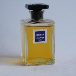 Flacon de parfum Arpège de Lanvin