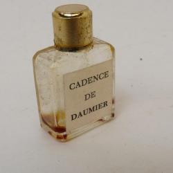Flacon de parfum miniature échantillon Cadence de DAUMIER
