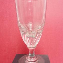 Ancien verre à absinthe