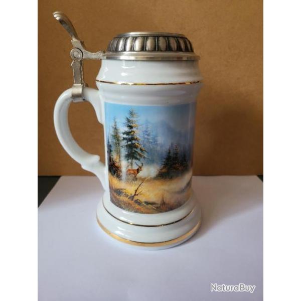 CHOPE A BIERE EN PORCELAINE 0.5 LITRE AVEC DECOR CERF COULEUR