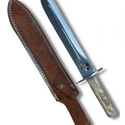 Couteau de chasse à lame ajourée avec représentation tête de cerf