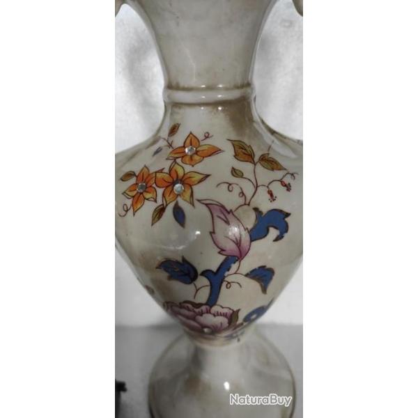 vase avec motifs fleuris