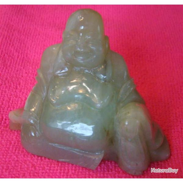 SUPERBE BOUDDHA EN JADE VERT A NUANCES  DIVERSES - SCULPTE DANS CETTE BELLE MATIERE TRES DURE