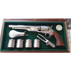 A saisir très rare colt 1860 uberti inox des années 80 plus 4 barillets inox gravé.en coffret.