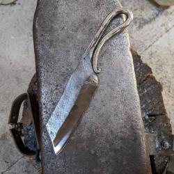 Couteau artisanal forgé style hachoir médiéval
