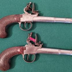 Paire de Pistolets  de silex á La Ecossaise fin du XVIII siécle ,Type Box lock