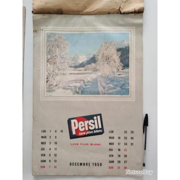 Calendrier publicitaire de lessives et savons qui lavent tous plus blanc les uns que les autres.