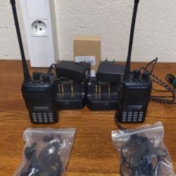 2 talkie walkies Vertex standard