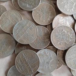 Bon lot de 45 pièces françaises de 10 francs, dates non triées.