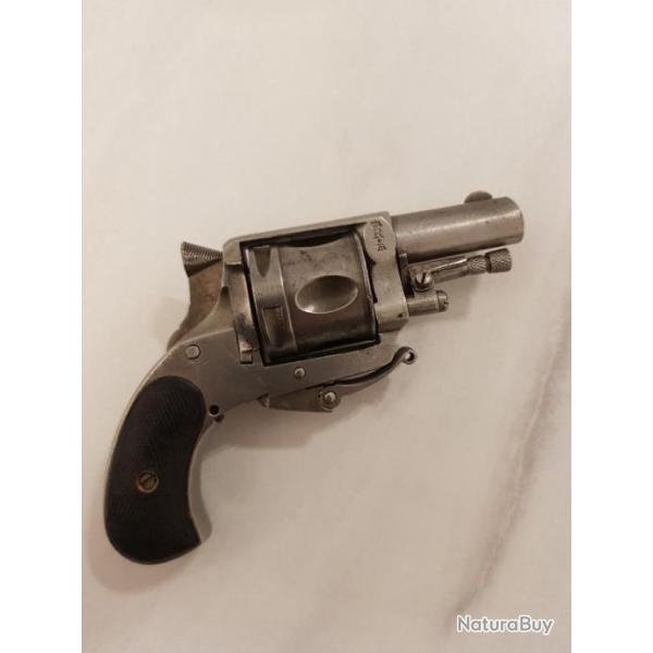 Joli Revolver bulldog  barillet 5 coups cal 320