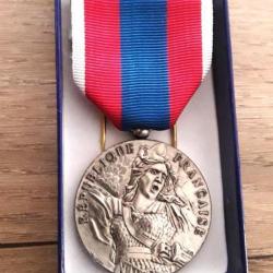 Médaille neuve DEFENSE NATIONALE classe Argent dans sa boite