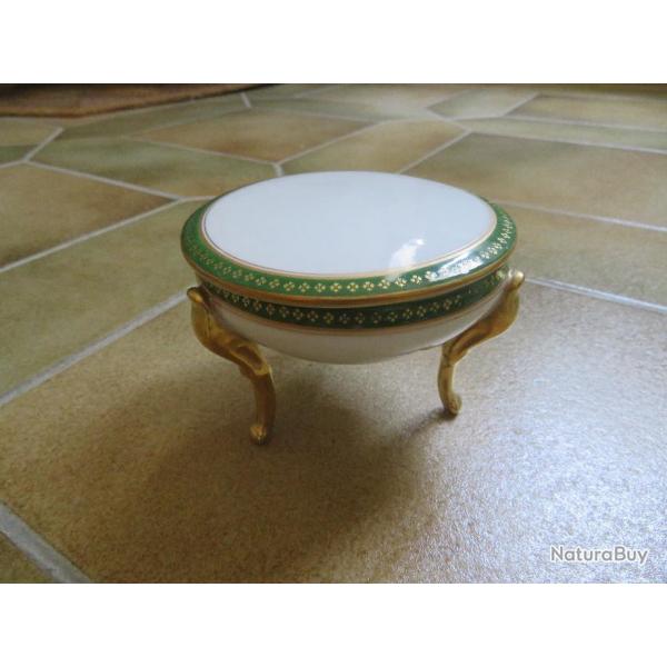 Ancienne petite boite a bijoux, pour objet prcieux, bonbonnre et...- Porcelaine de Limoges(FRANCE)