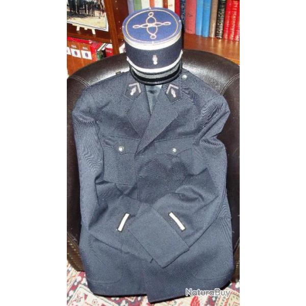 Ancien uniforme de gendarmerie dpartementale (veste et kpi)