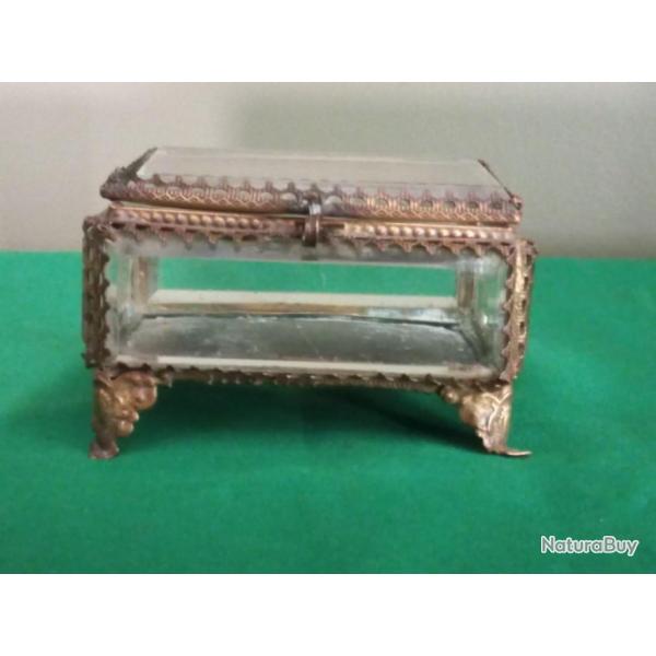 Belle petite bote rectangulaire en verre biseaut ancienne