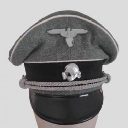 Casquette Schirmmütze d'officier Waffen forme de selle avec étiquette RZM REPRODUCTION ANCIENNE.