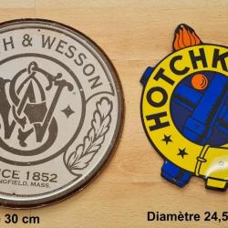 Lot de deux Plaques murale décorative en métal, Smith & Wesson, Hotchkiss