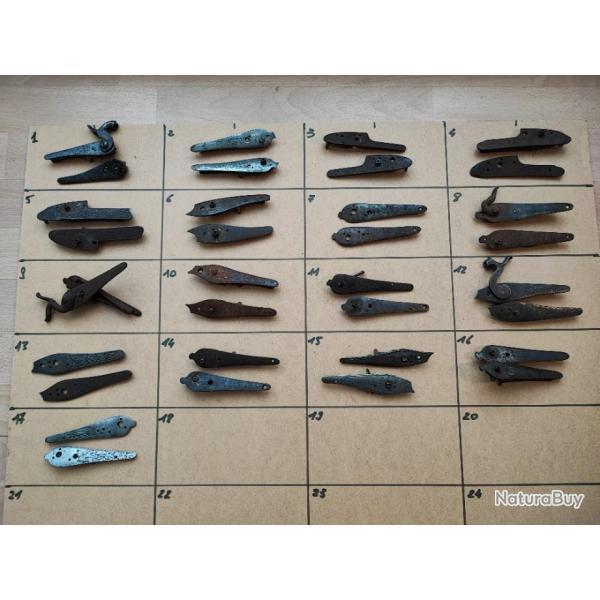 Lot de 17 paires de platines pour fusils juxtaposs  poudre noire