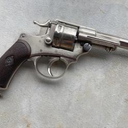 Vends tres beau revolver réglementaire Français Chamelot et Delvigne mle 1873 avec son étui - 1 EURO