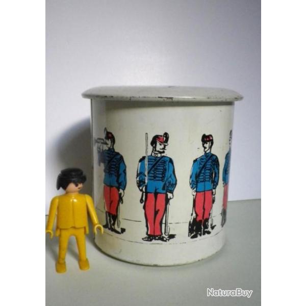 BOITE EN FER : dcor soldats, style Images d'Epinal