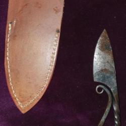 Couteau style médiéval : acier forgé 1095