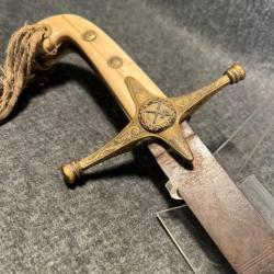Rare sabre a l'oriental aux armes de la Reine Victoria 1 euro sans prix de r&eacute;serve !!!
