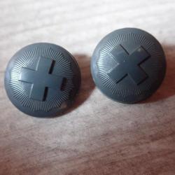 Lot de 2  boutons militaires, en plastique. Armée Suisse